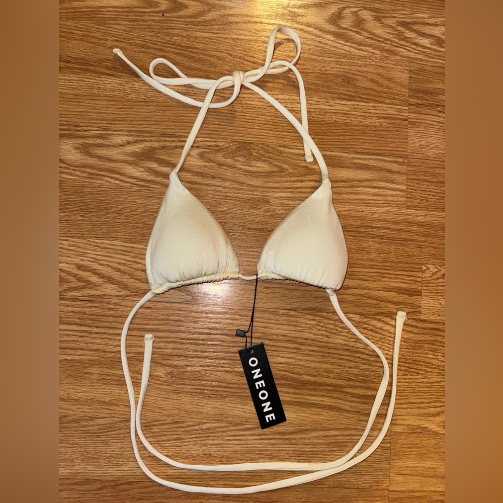 Women’s white bikini top